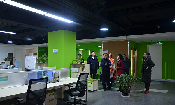 考察孵化辦公場所.png